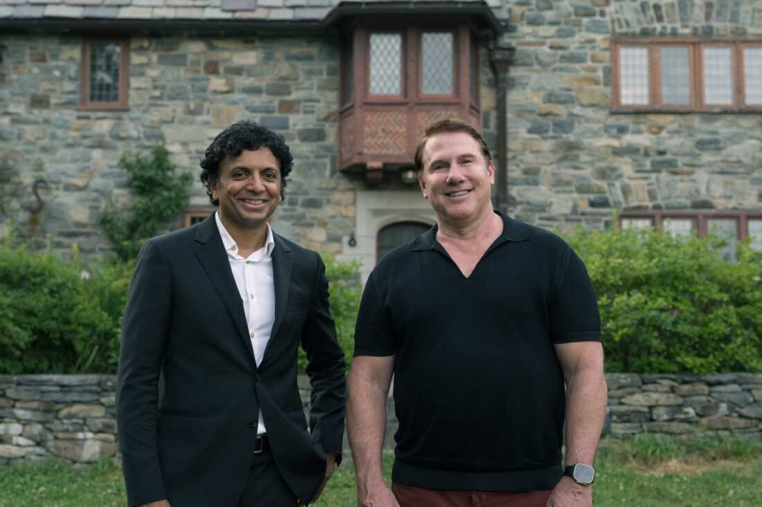 nicholas sparks a m night shyamalan.jpg nicholas sparks a m night shyamalan.jpg